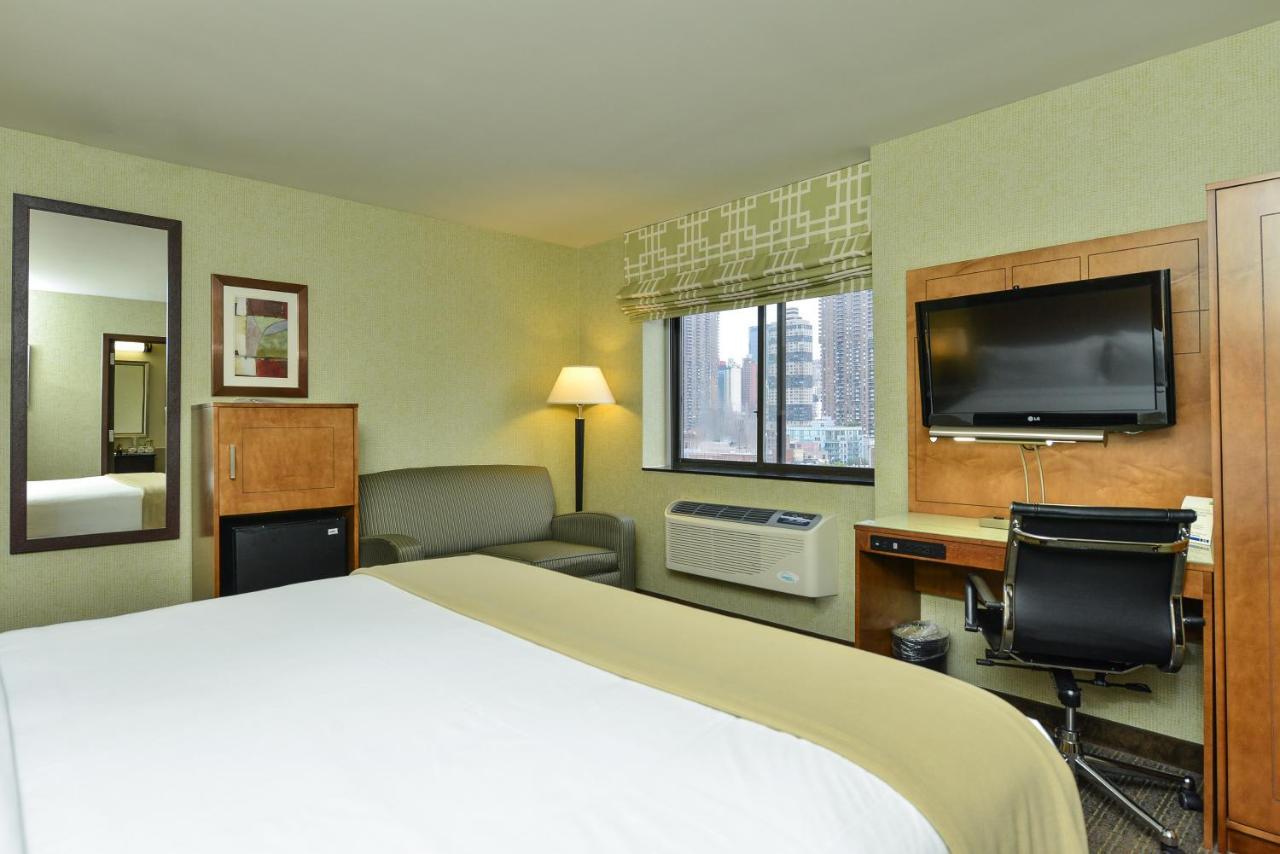 Holiday Inn Express Manhattan Midtown West By Ihg New York Exterior photo
