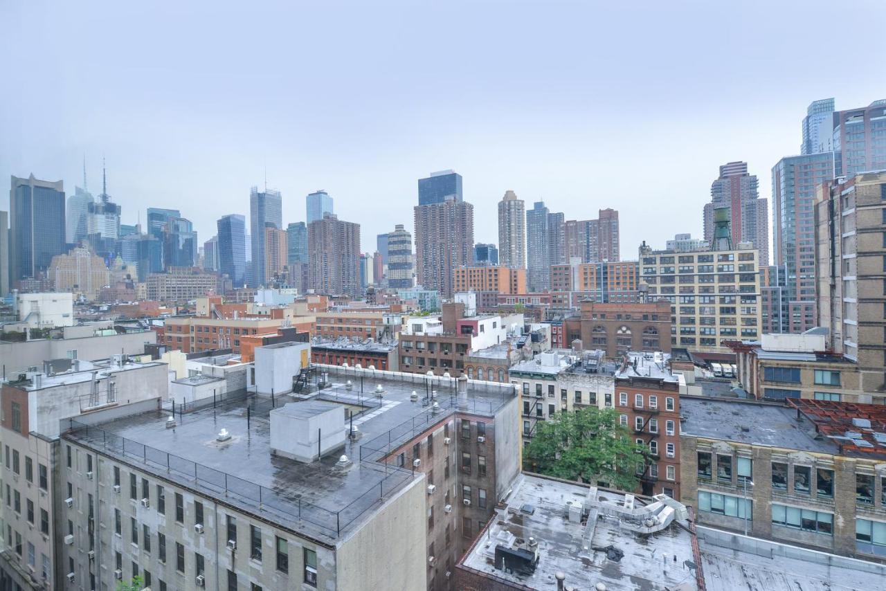 Holiday Inn Express Manhattan Midtown West By Ihg New York Exterior photo
