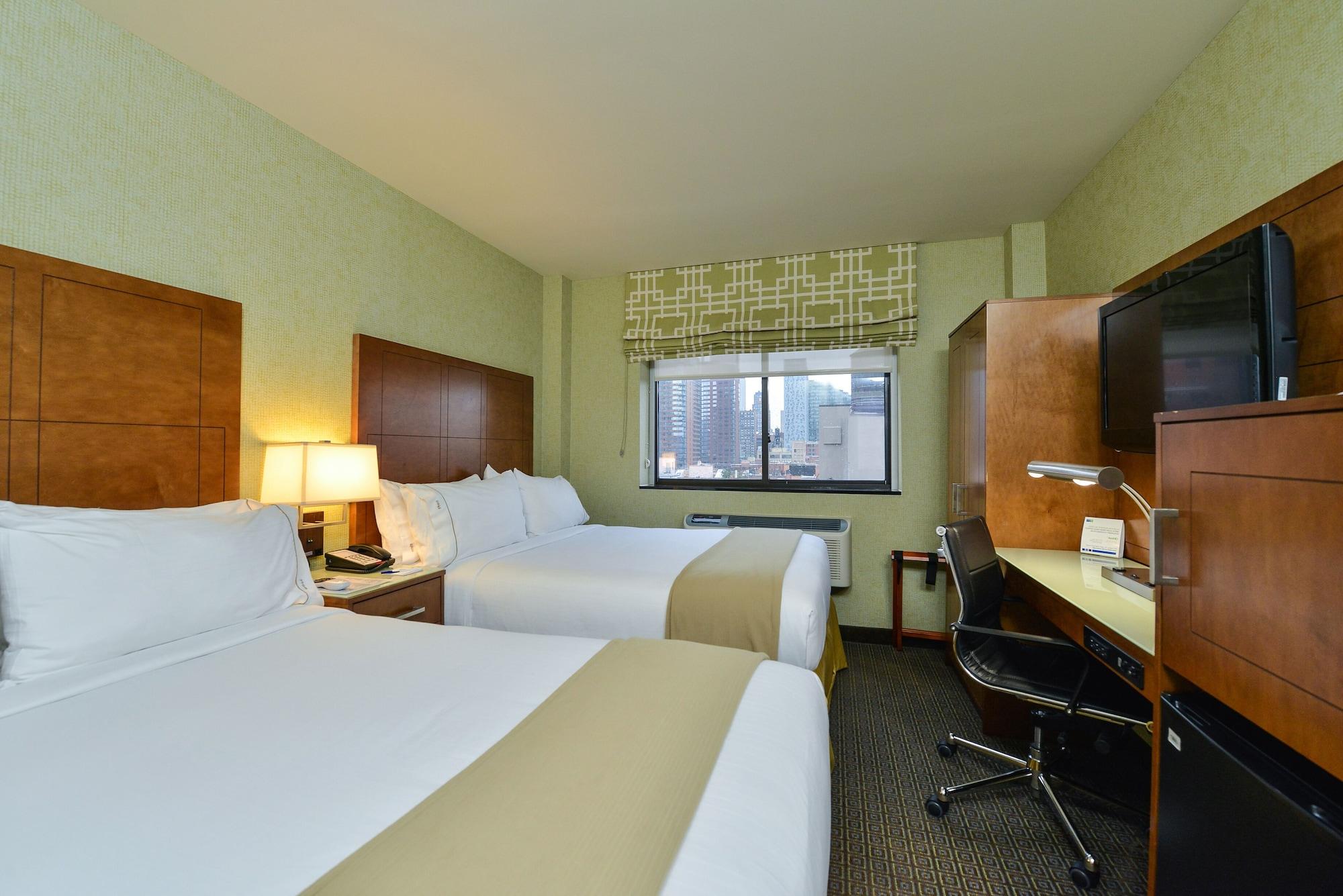 Holiday Inn Express Manhattan Midtown West By Ihg New York Exterior photo