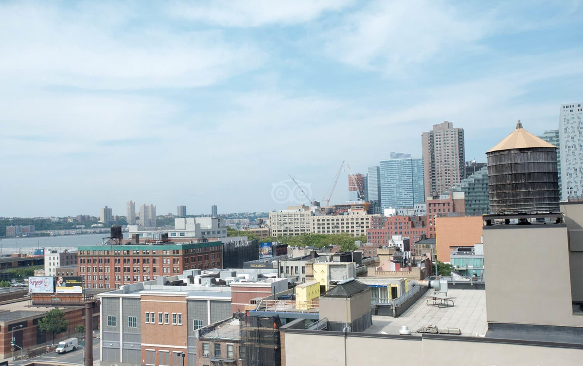 Holiday Inn Express Manhattan Midtown West By Ihg New York Exterior photo