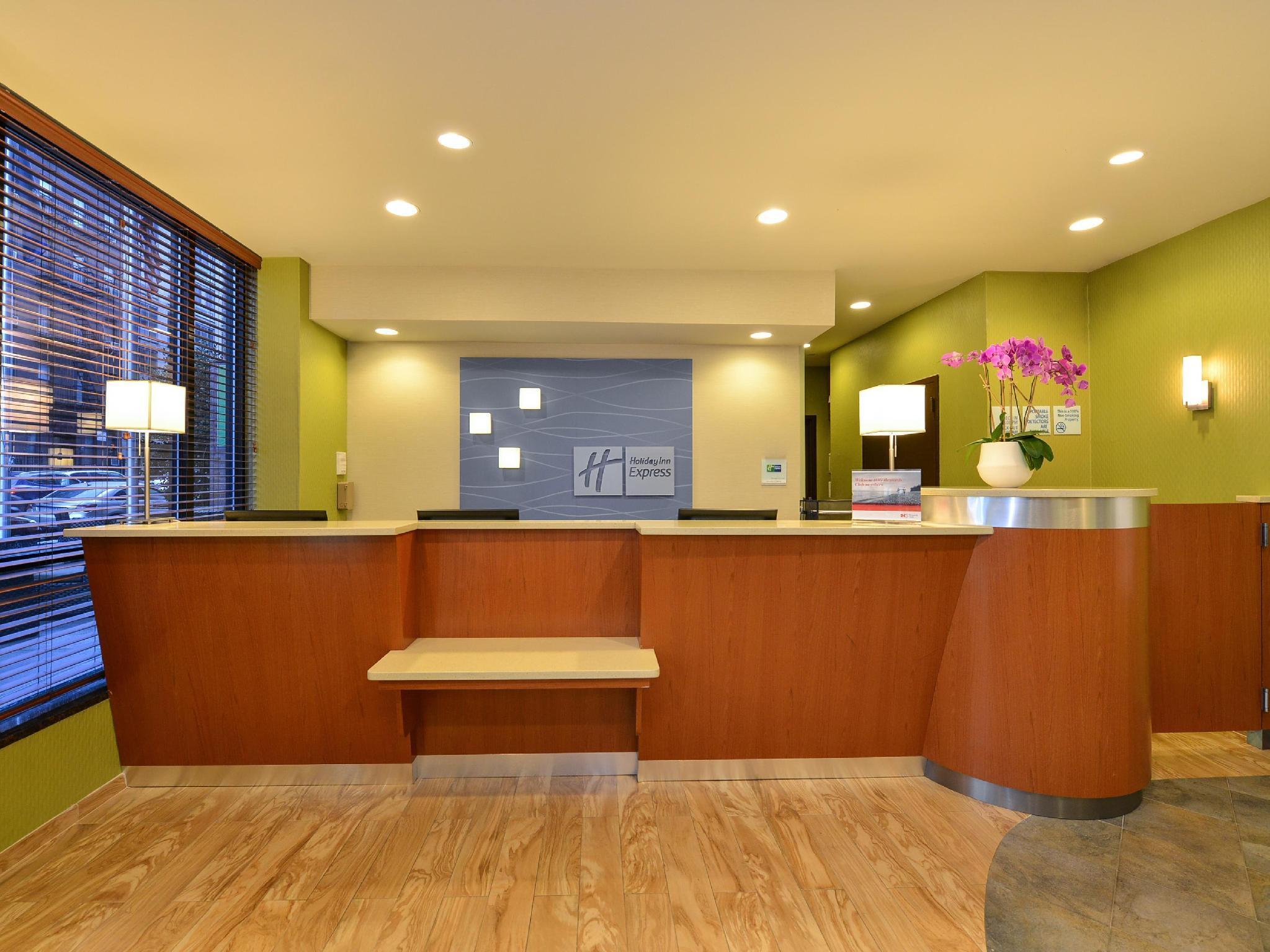 Holiday Inn Express Manhattan Midtown West By Ihg New York Exterior photo