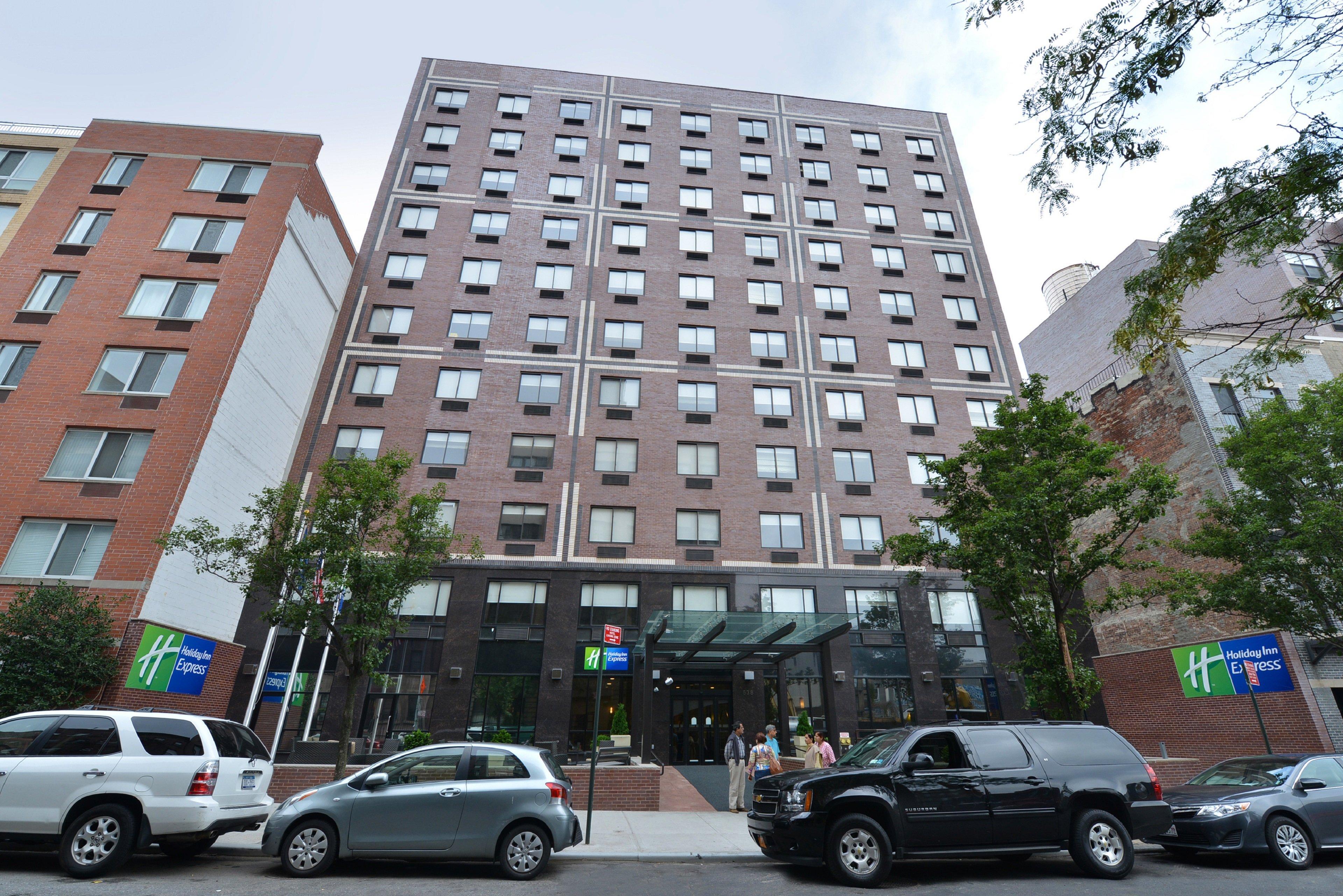 Holiday Inn Express Manhattan Midtown West By Ihg New York Exterior photo