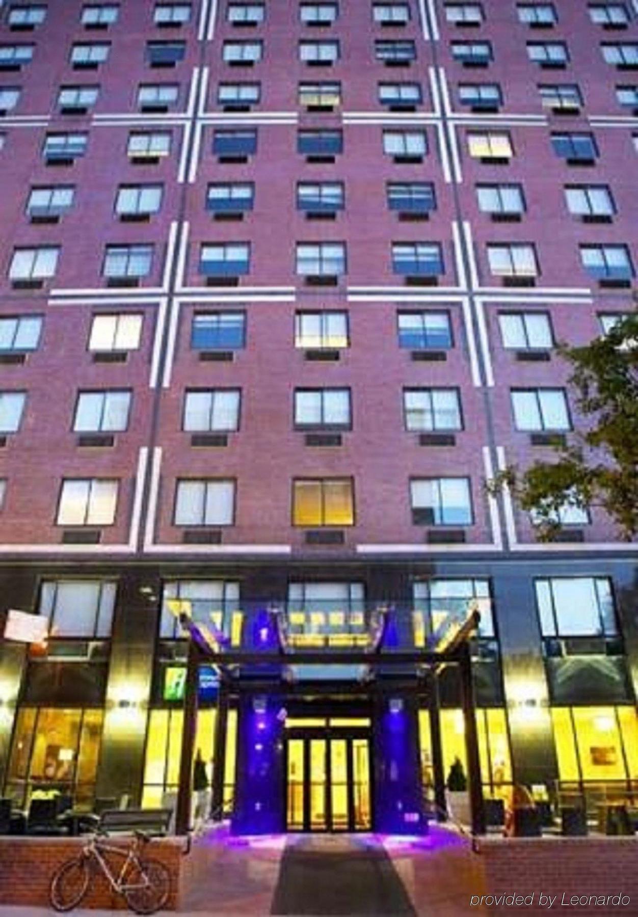 Holiday Inn Express Manhattan Midtown West By Ihg New York Exterior photo