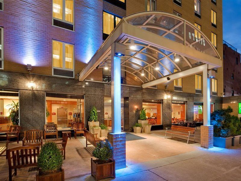 Holiday Inn Express Manhattan Midtown West By Ihg New York Exterior photo